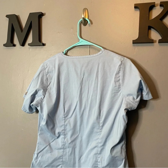 Butter soft womens light blue scrub top two pockets size small - Picture 6 of 6